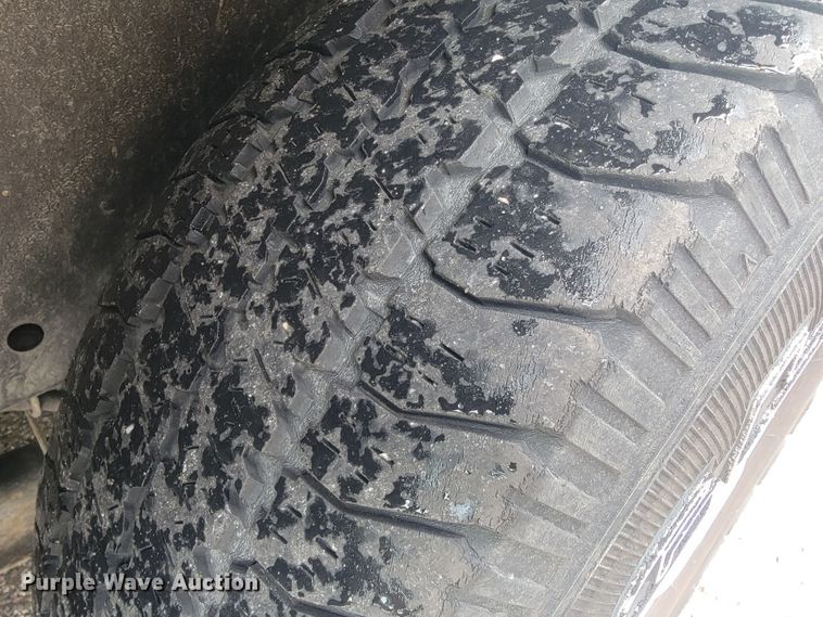 image for item JL9372 2004 Ford Explorer XLT  SUV