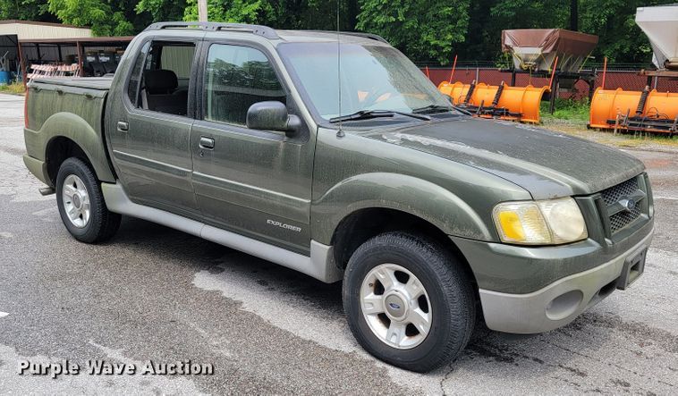 image for item JL9373 2001 Ford Explorer Sport Trac  Crew Cab pickup truck