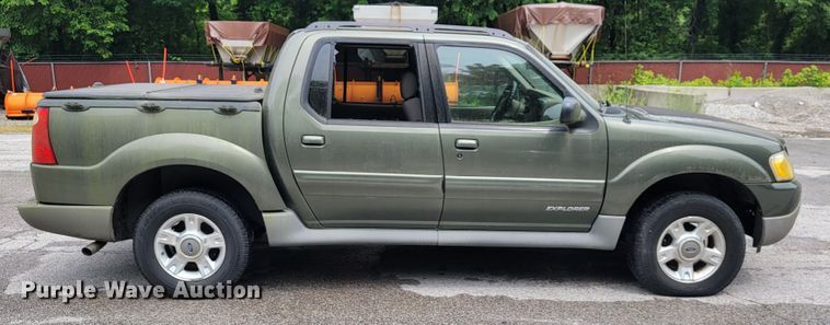 image for item JL9373 2001 Ford Explorer Sport Trac  Crew Cab pickup truck