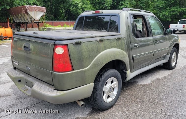 image for item JL9373 2001 Ford Explorer Sport Trac  Crew Cab pickup truck