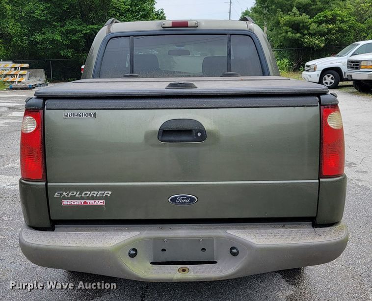 image for item JL9373 2001 Ford Explorer Sport Trac  Crew Cab pickup truck