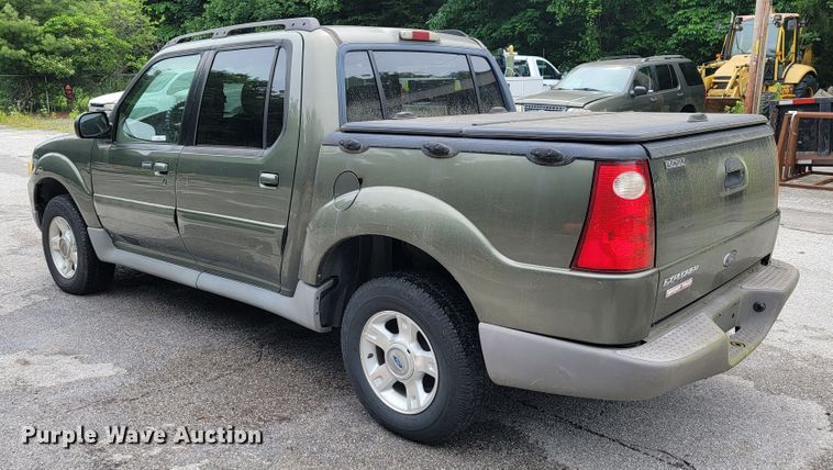 image for item JL9373 2001 Ford Explorer Sport Trac  Crew Cab pickup truck