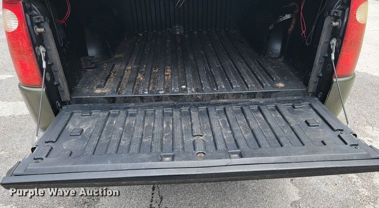 image for item JL9373 2001 Ford Explorer Sport Trac  Crew Cab pickup truck