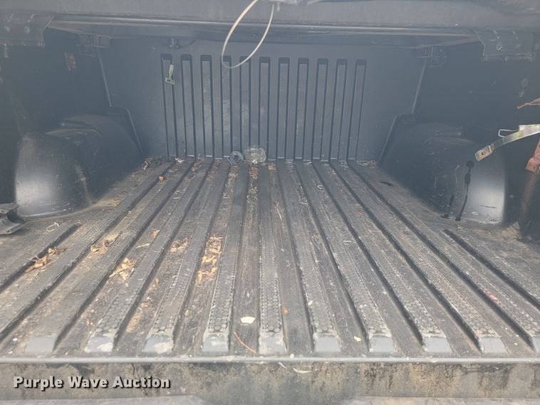 image for item JL9373 2001 Ford Explorer Sport Trac  Crew Cab pickup truck