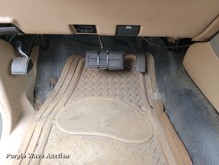 image for item JL9373 2001 Ford Explorer Sport Trac  Crew Cab pickup truck