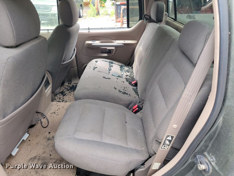 image for item JL9373 2001 Ford Explorer Sport Trac  Crew Cab pickup truck