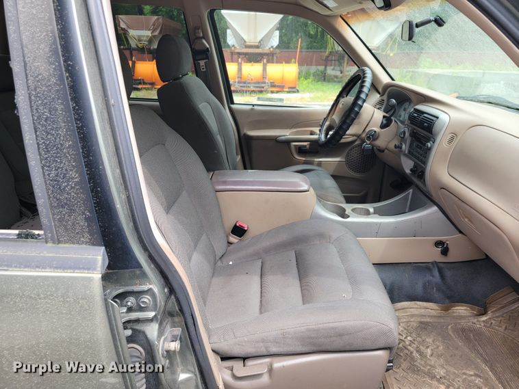 image for item JL9373 2001 Ford Explorer Sport Trac  Crew Cab pickup truck