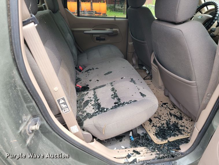 image for item JL9373 2001 Ford Explorer Sport Trac  Crew Cab pickup truck