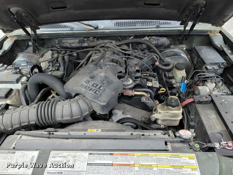 image for item JL9373 2001 Ford Explorer Sport Trac  Crew Cab pickup truck