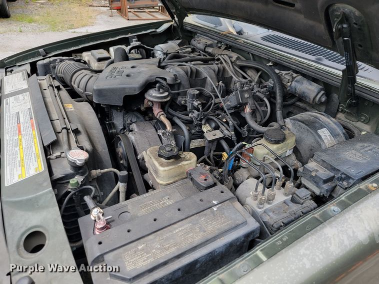 image for item JL9373 2001 Ford Explorer Sport Trac  Crew Cab pickup truck