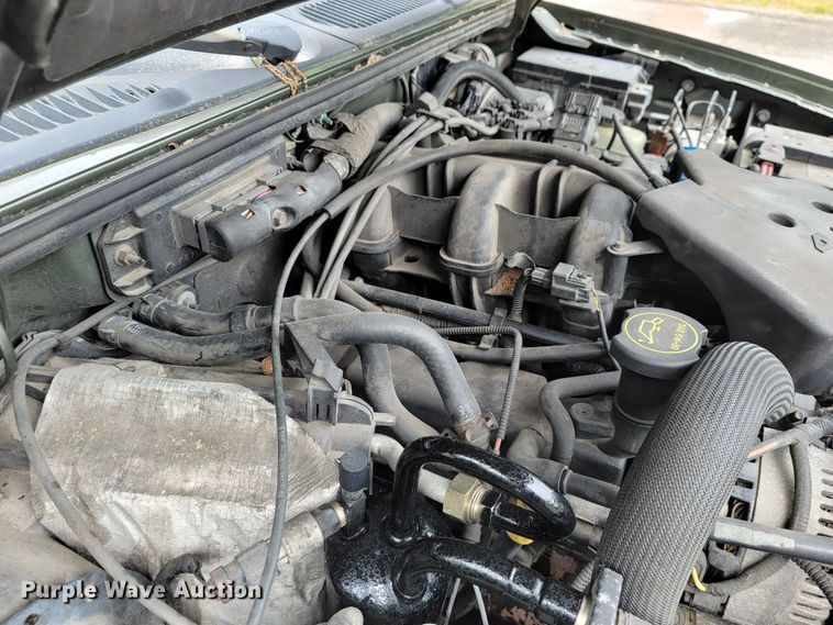 image for item JL9373 2001 Ford Explorer Sport Trac  Crew Cab pickup truck