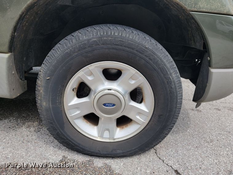 image for item JL9373 2001 Ford Explorer Sport Trac  Crew Cab pickup truck