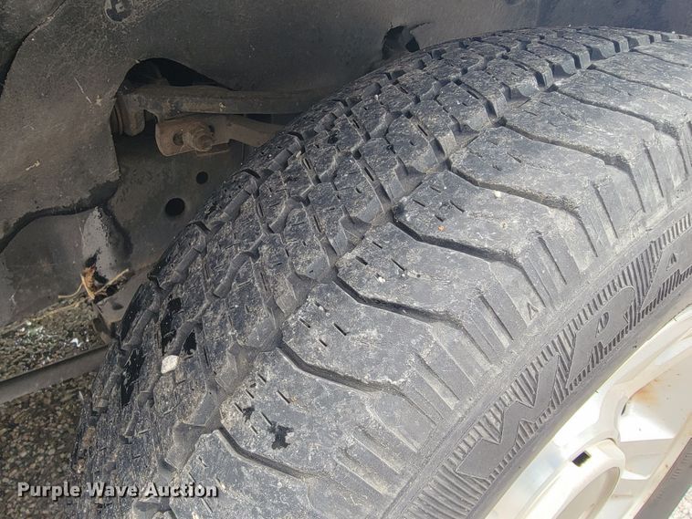 image for item JL9373 2001 Ford Explorer Sport Trac  Crew Cab pickup truck