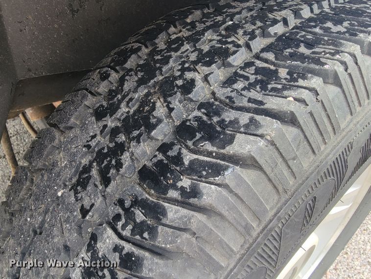 image for item JL9373 2001 Ford Explorer Sport Trac  Crew Cab pickup truck