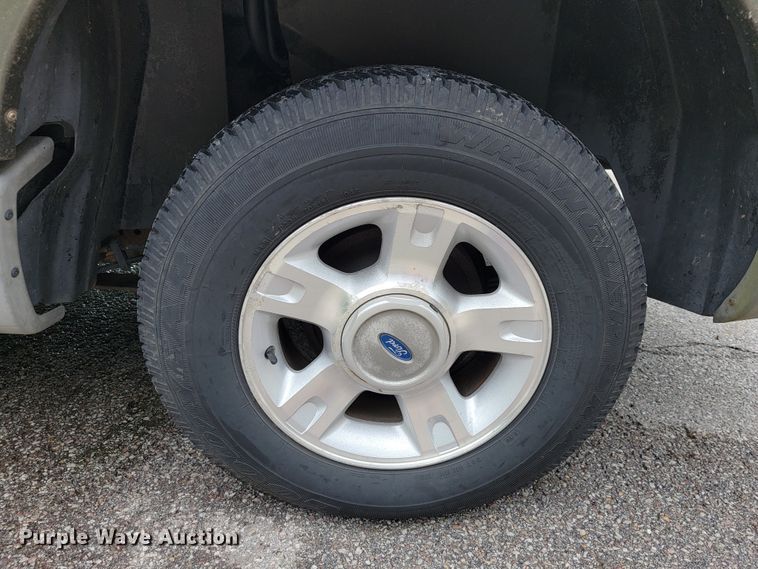 image for item JL9373 2001 Ford Explorer Sport Trac  Crew Cab pickup truck