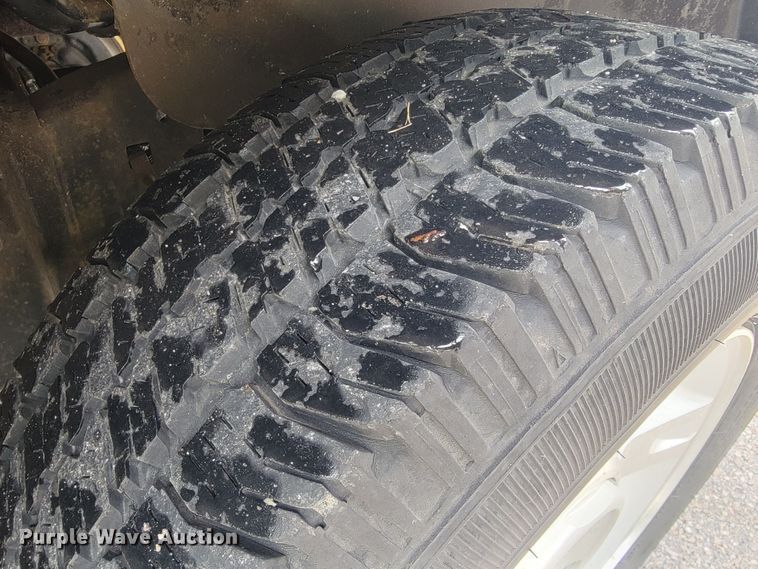 image for item JL9373 2001 Ford Explorer Sport Trac  Crew Cab pickup truck