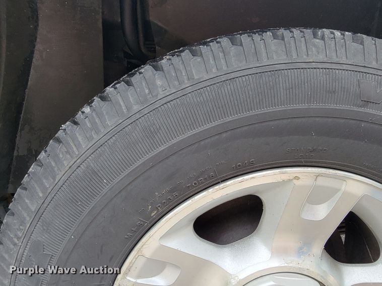 image for item JL9373 2001 Ford Explorer Sport Trac  Crew Cab pickup truck