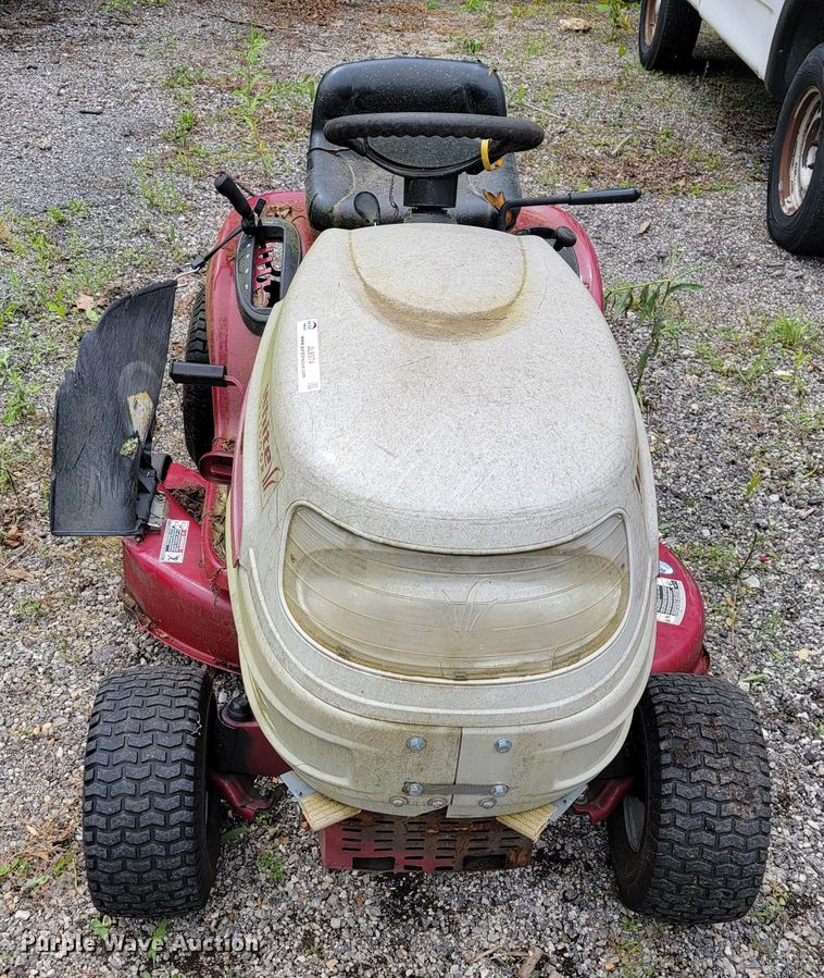 image for item JL9374 White LT1800  lawn mower