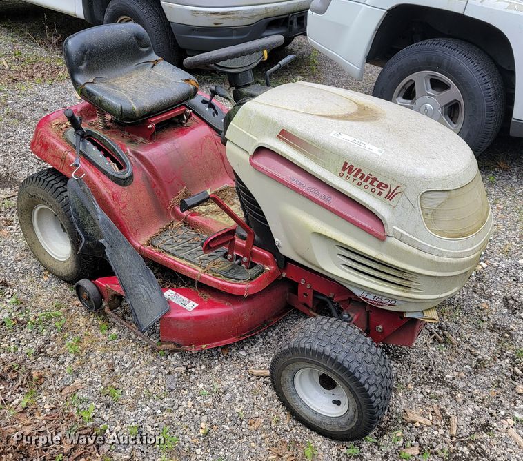 image for item JL9374 White LT1800  lawn mower