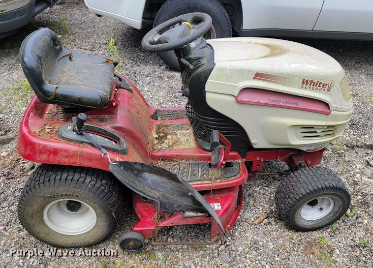 image for item JL9374 White LT1800  lawn mower