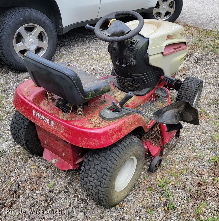 image for item JL9374 White LT1800  lawn mower