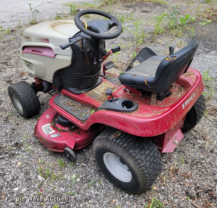 image for item JL9374 White LT1800  lawn mower