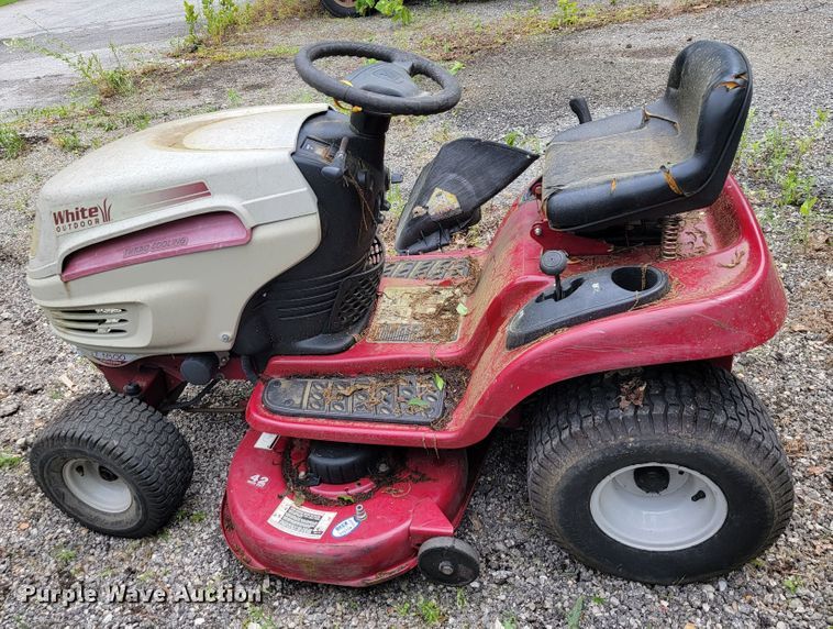 image for item JL9374 White LT1800  lawn mower