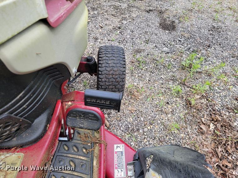 image for item JL9374 White LT1800  lawn mower