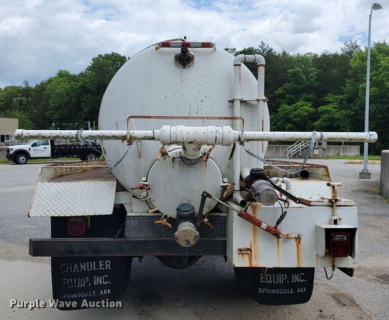 image for item JL9416 1994 Chevrolet Kodiak C7H042  tank truck