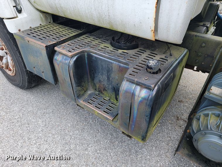 image for item JL9416 1994 Chevrolet Kodiak C7H042  tank truck