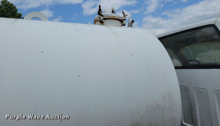 image for item JL9416 1994 Chevrolet Kodiak C7H042  tank truck