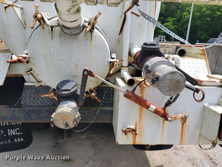 image for item JL9416 1994 Chevrolet Kodiak C7H042  tank truck