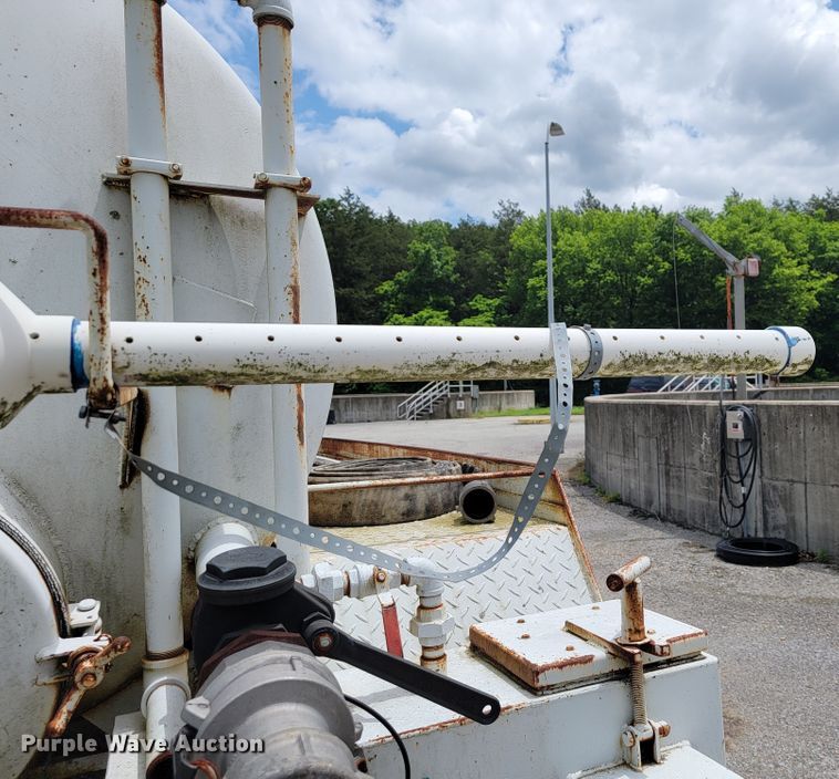 image for item JL9416 1994 Chevrolet Kodiak C7H042  tank truck