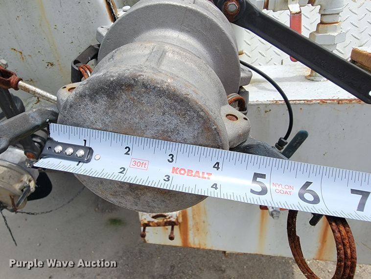 image for item JL9416 1994 Chevrolet Kodiak C7H042  tank truck