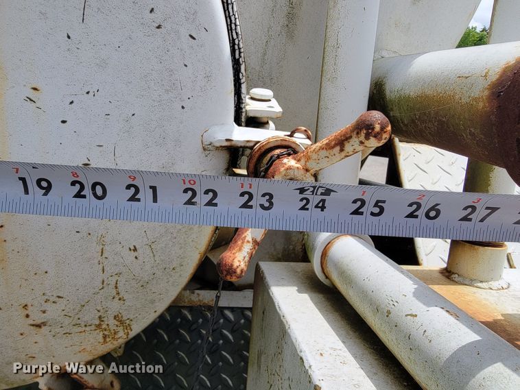 image for item JL9416 1994 Chevrolet Kodiak C7H042  tank truck