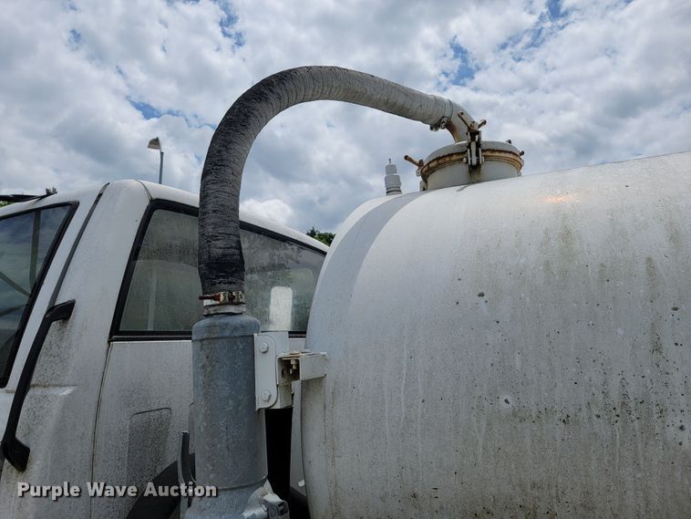 image for item JL9416 1994 Chevrolet Kodiak C7H042  tank truck