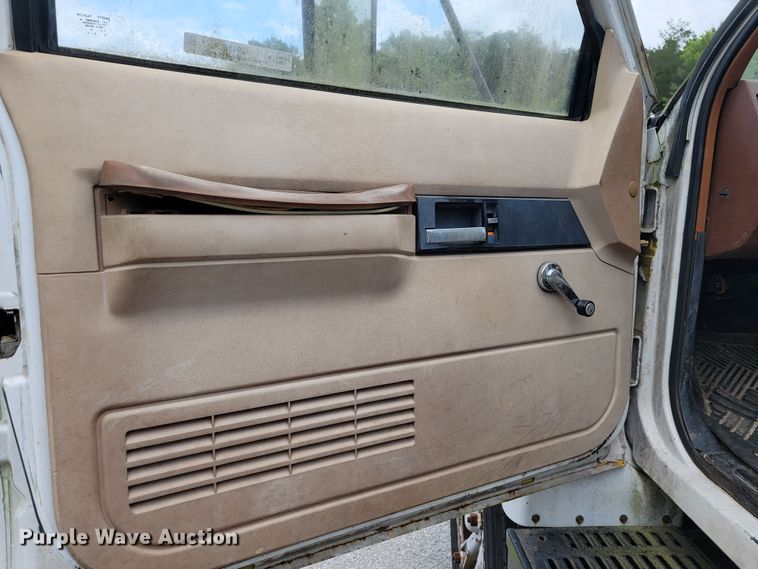 image for item JL9416 1994 Chevrolet Kodiak C7H042  tank truck