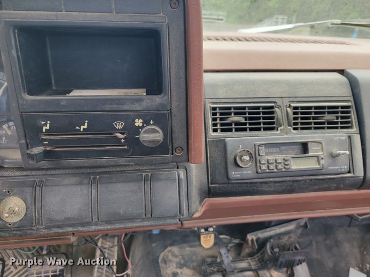 image for item JL9416 1994 Chevrolet Kodiak C7H042  tank truck