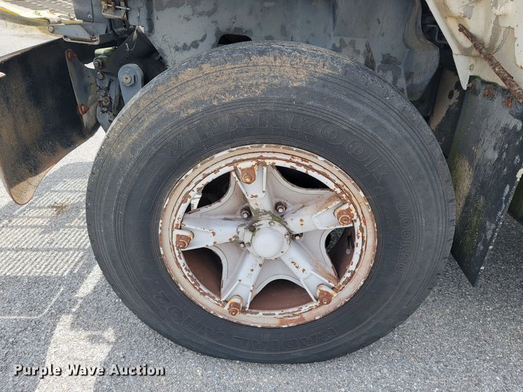 image for item JL9416 1994 Chevrolet Kodiak C7H042  tank truck