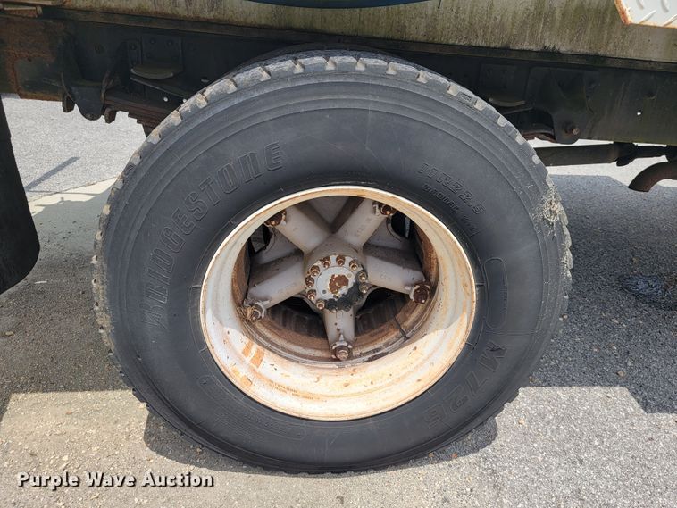 image for item JL9416 1994 Chevrolet Kodiak C7H042  tank truck