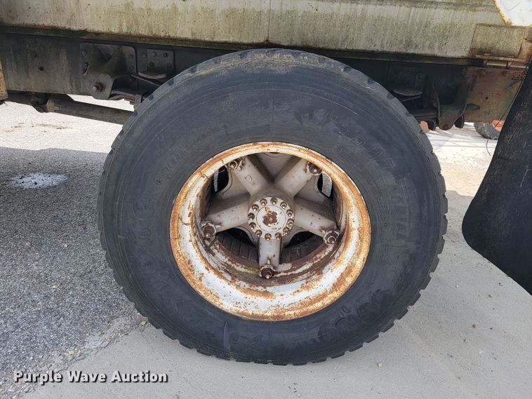 image for item JL9416 1994 Chevrolet Kodiak C7H042  tank truck