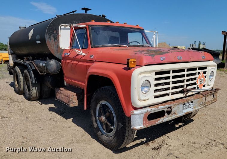 image for item KA9295 1973 Ford F750  oil distributor truck