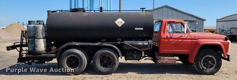 image for item KA9295 1973 Ford F750  oil distributor truck