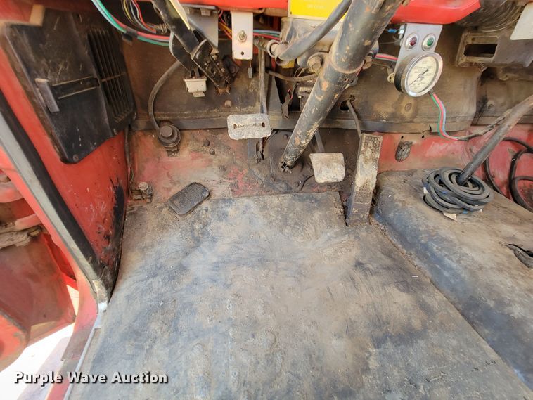 image for item KA9295 1973 Ford F750  oil distributor truck