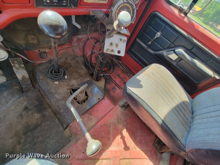 image for item KA9295 1973 Ford F750  oil distributor truck