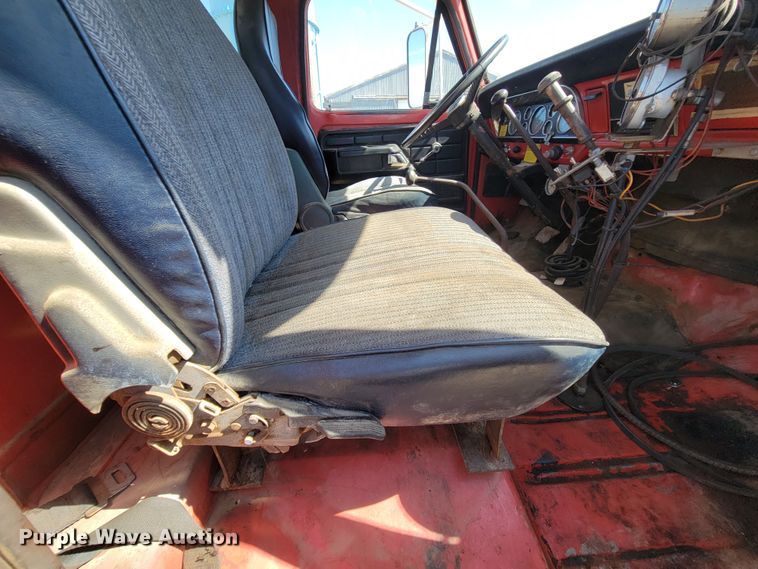 image for item KA9295 1973 Ford F750  oil distributor truck