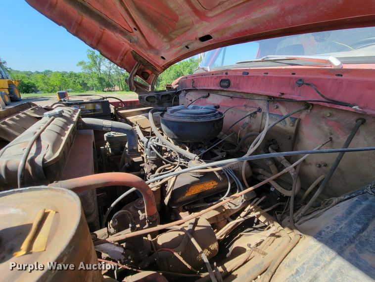 image for item KA9295 1973 Ford F750  oil distributor truck