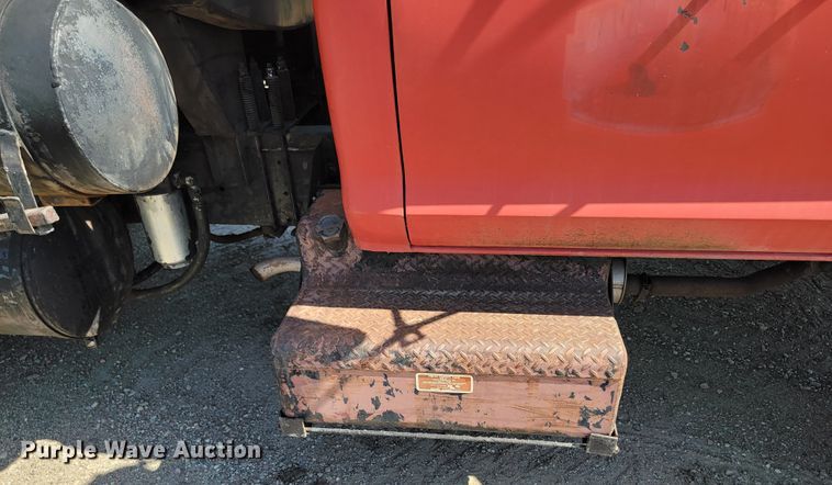 image for item KA9295 1973 Ford F750  oil distributor truck