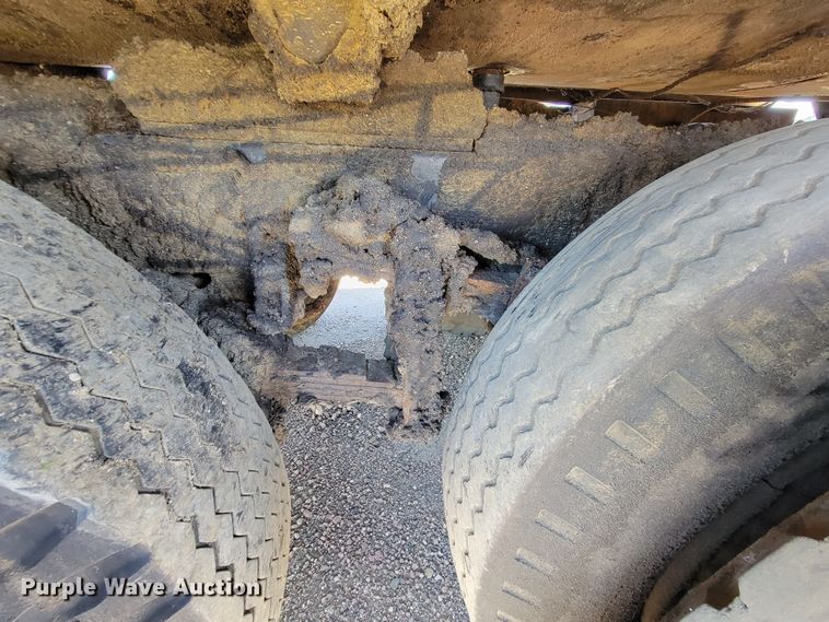 image for item KA9295 1973 Ford F750  oil distributor truck