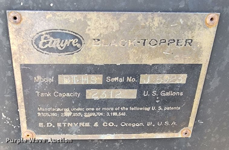 image for item KA9295 1973 Ford F750  oil distributor truck